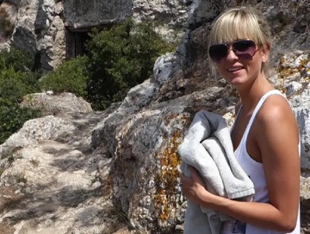 Analfick in der legendären Pornohöhle am Meer