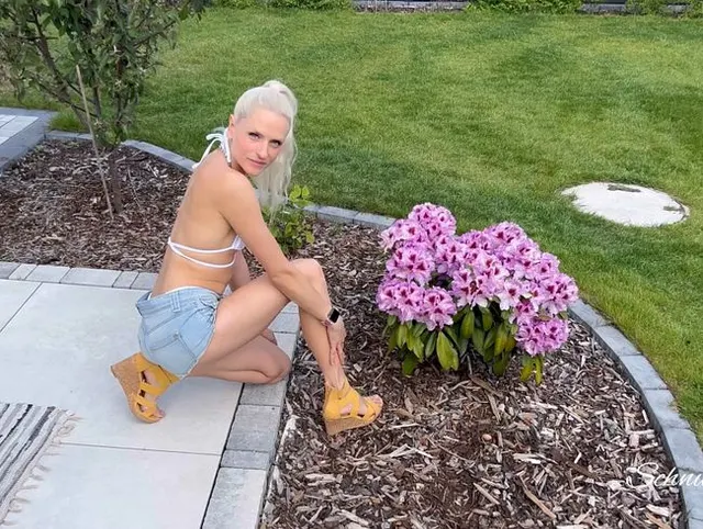 Heimlich im Garten fremdgefickt und mit Sperma im Gesicht