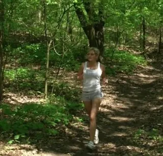 Beim Joggen im Wald erwischt und dann geblasen
