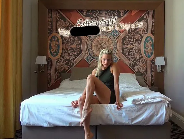 Ich komme dreist in einem fremden Hotelzimmer