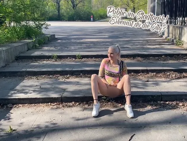 Ich ficke mich öffentlich im Stadtpark, während Jogger vorbeilaufen