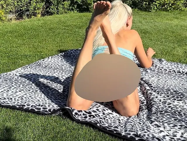Ich lutsche deinen Schwanz auf der Picknickdecke bis zur Ladung im Gesicht