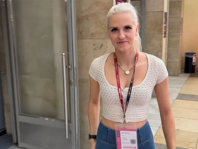 Ich lasse mich auf dem Messe-Parkplatz der Venus ficken