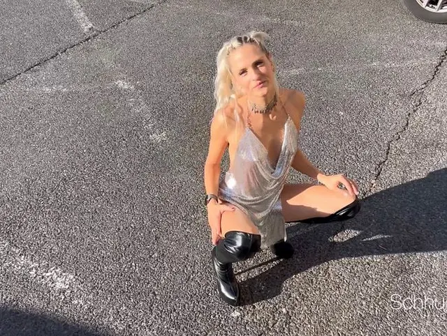 Ich schwänze die VENUS-Eröffnung für einen Fick auf dem Parkplatz