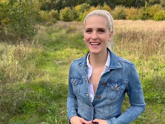 Heimlich anal gefickt beim Date im fremden Wald