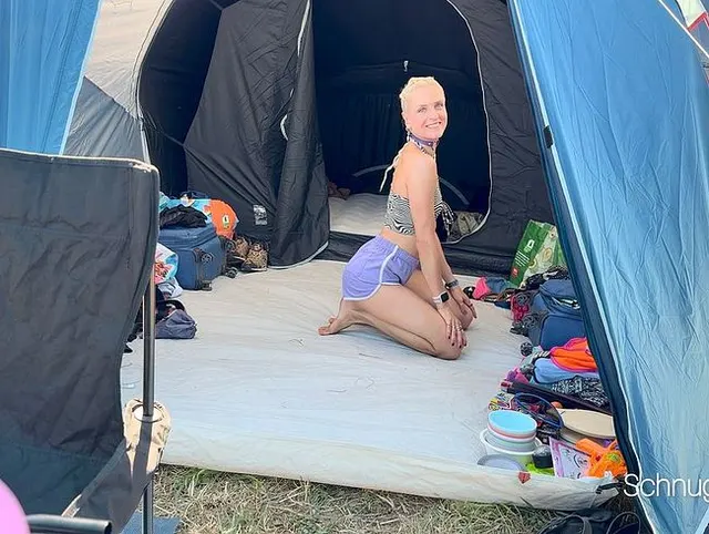 Ich lasse mich heimlich von einem Fremden auf dem Festival ficken